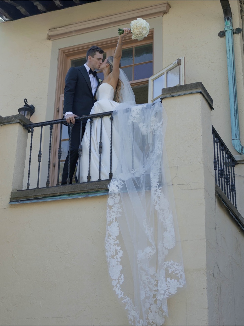 Vera Wang Wedding Veil - Picture 3 of 6